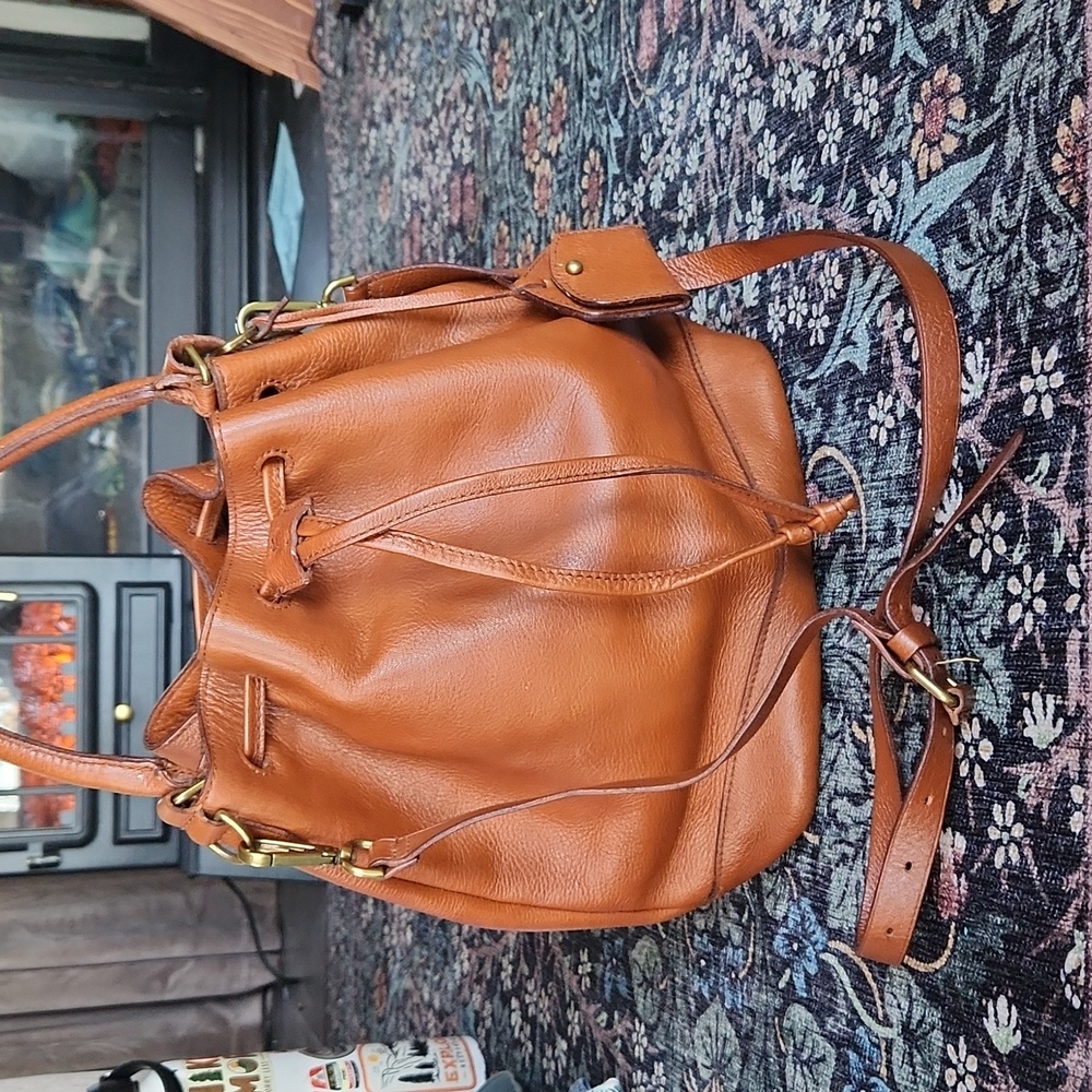 Madewell Lafayette Leather Bucket Bag in English saddle leather